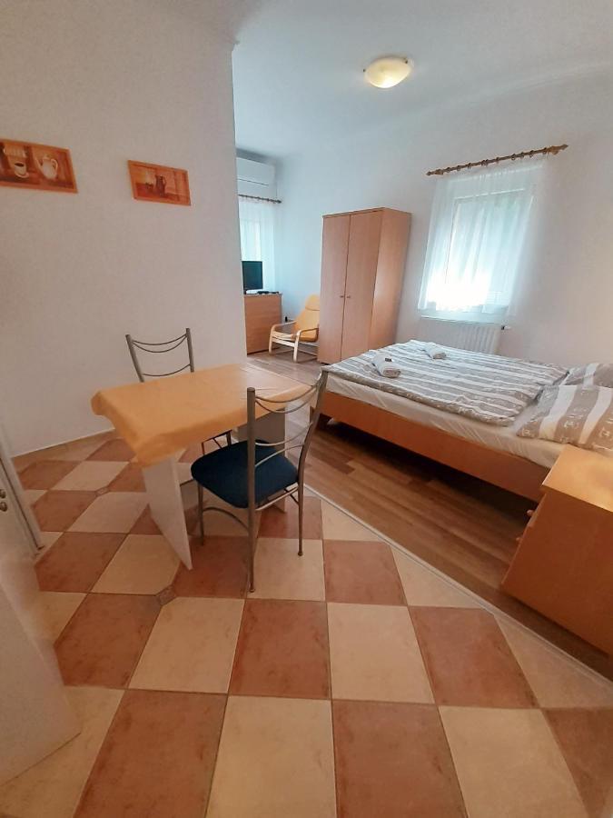 Petra Apartmanhaz Kehidakustány Buitenkant foto