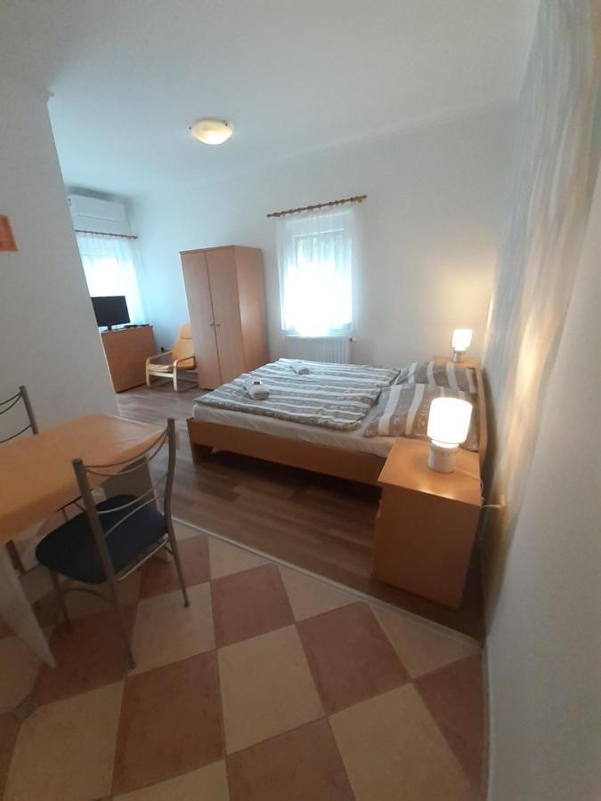 Petra Apartmanhaz Kehidakustány Buitenkant foto