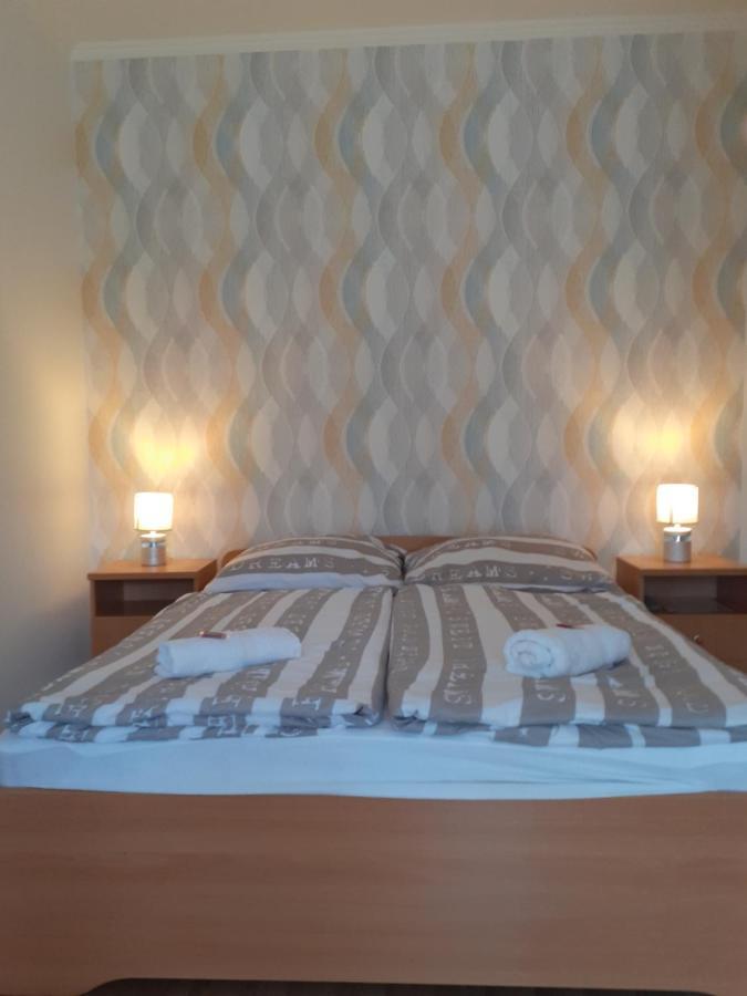 Petra Apartmanhaz Kehidakustány Buitenkant foto