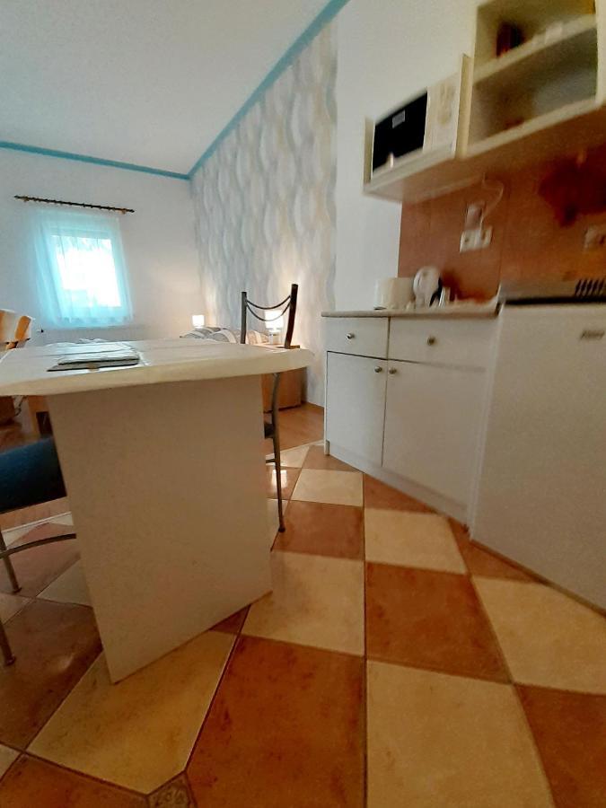 Petra Apartmanhaz Kehidakustány Buitenkant foto