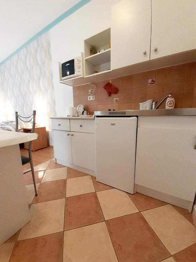 Petra Apartmanhaz Kehidakustány Buitenkant foto