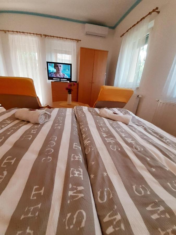 Petra Apartmanhaz Kehidakustány Buitenkant foto