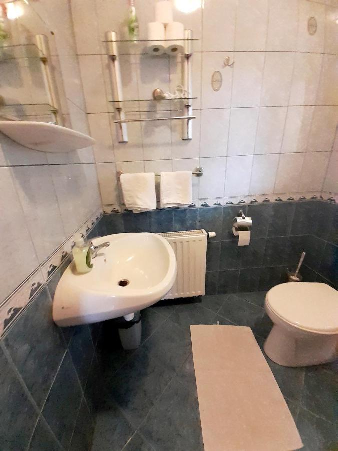 Petra Apartmanhaz Kehidakustány Buitenkant foto