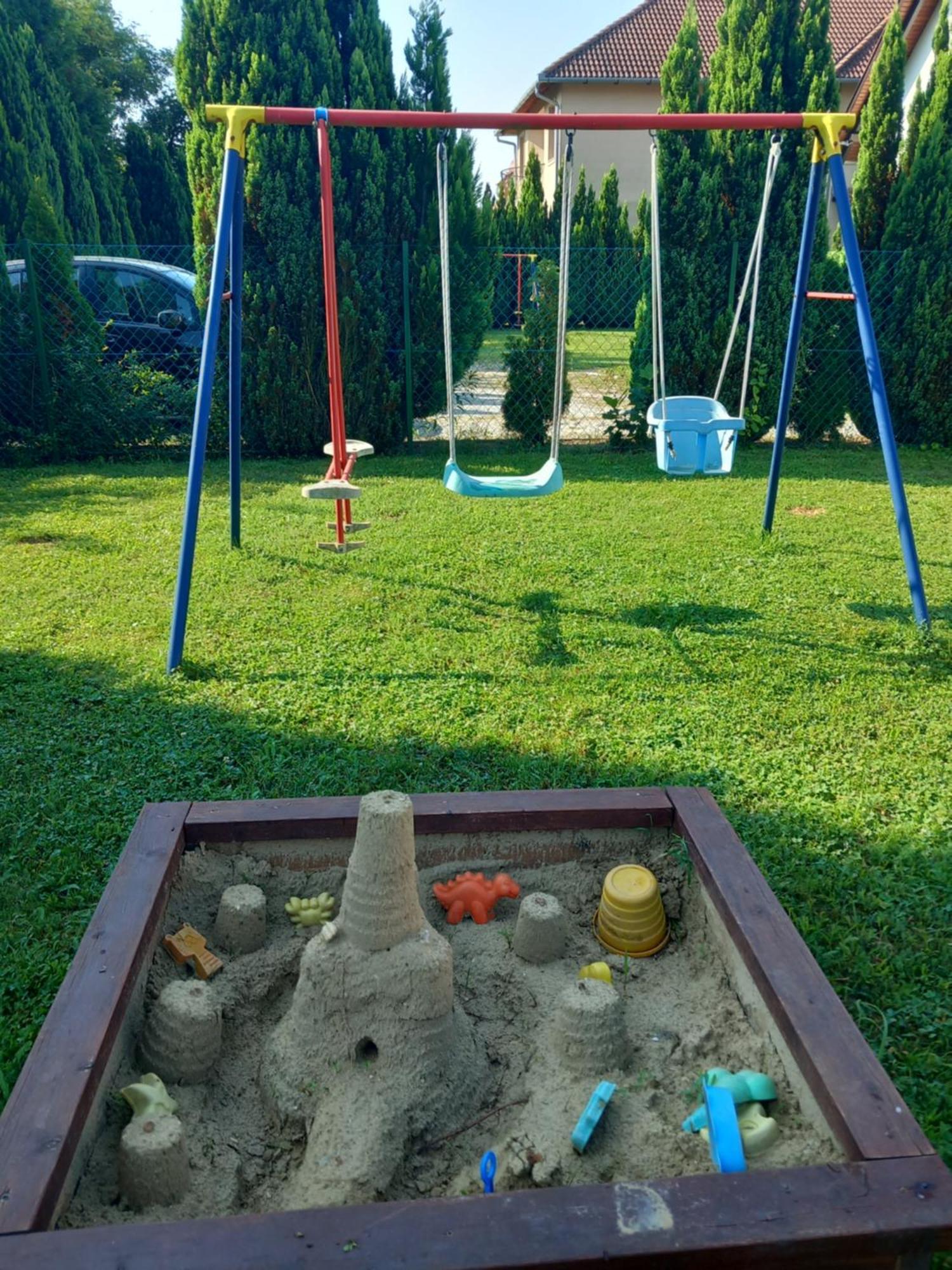 Petra Apartmanhaz Kehidakustány Buitenkant foto